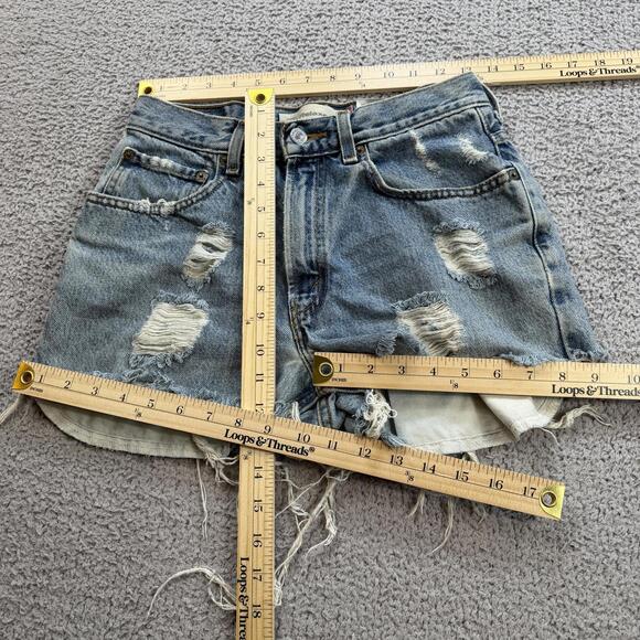 Vintage Levis 550 Distressed Denim Cutoff Jean Shorts Light Wash Grunge Y2K W29 - Picture 3 of 7